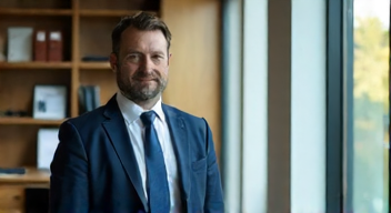 Ich bin Dr. Herbert Becker, Versicherungsexperte (45 Jahre)